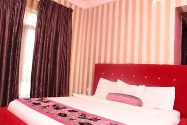 Emirates International Hotel & Suites