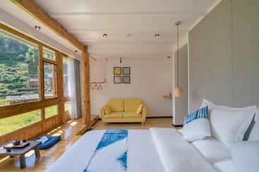 Hotel 肇兴溪舍山堂 Creekside Inn