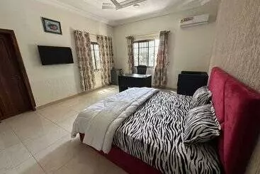 Hotelli Maya Lodge And Catering Services