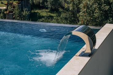 تختخواب و صبحانه Villa Principium With Infinity Edge Pool&hot Tub