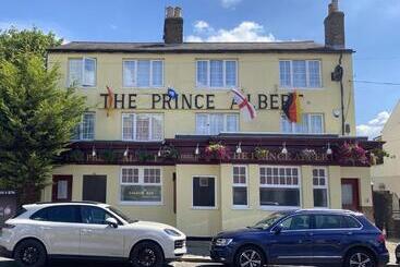 Hostel The Prince Albert, Whitton
