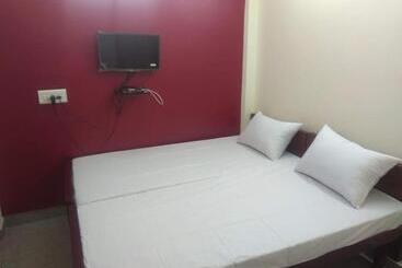 فندق Pmr Enclave Near Apollo Hospital