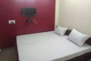 Hotel Pmr Enclave Near Apollo Hospital