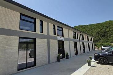 Lumi I Bardhe Hotel & Restaurant