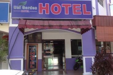 Hotel The Uni Garden