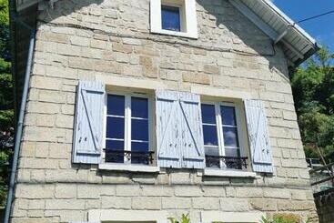 Pension Le Chalet Des Roses   Auvers Sur Oise