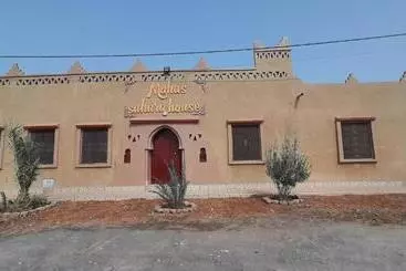 ペンション Sahara House