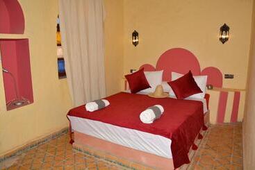 Pension Sahara House