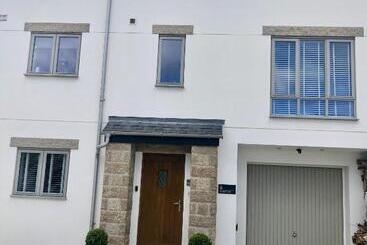 Bed and Breakfast Guest Room With Parking Near St Ives & Penzance
