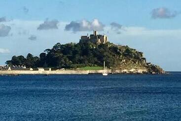 Bed and Breakfast Guest Room With Parking Near St Ives & Penzance