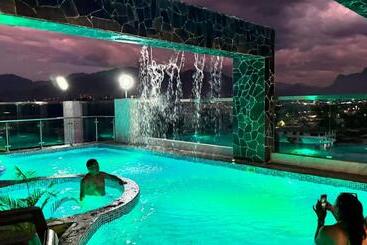 Caruzo Hotel And Suites