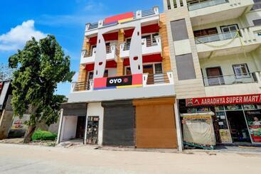 Oyo Hotel Dharma Stay