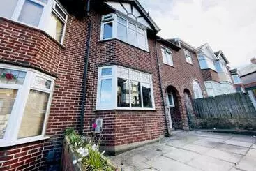 پانسیون Sariyu Space Luton