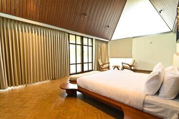 منتجع Sandesh Water Edge Kabini