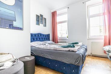 هاستل Near Schönbrunn   Economy Rooms In Shared Apartment At Meidling Train Station