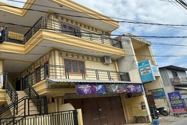 Hotel Oyo 94060 Kos Rian