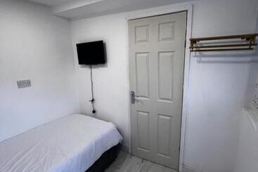 ペンション Lovely Ensuite Room In Corby