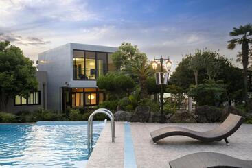 Jeju Aewol Hongsland Pension