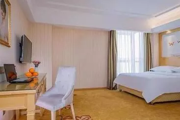 Vienna Hotel Wuhan Huazhong Normal University Huquan Metro Station