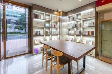 Hanting Hotel Shanghai Xujiahui Stadium Metro Station