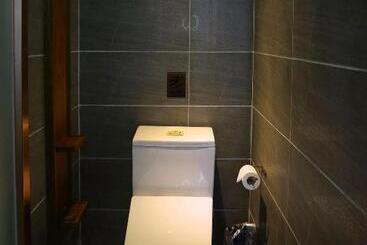 Hotel James Joyce Coffetel·shenyang North Railway Station Shifu Square