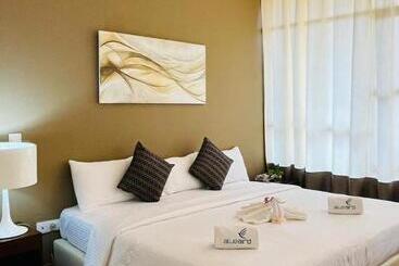 Отель The Cave By Blue Bird