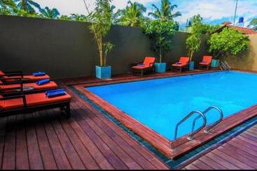 Hotel The Cave By Blue Bird