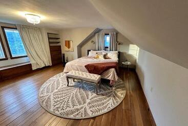 פנסיון Cozy Cottage By Mazi Homes