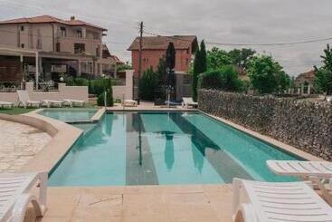 Hotelli алексова къща