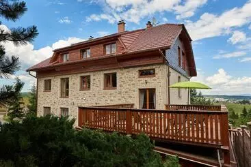 Aamiaismajoitus (B&B) Villa Lupu