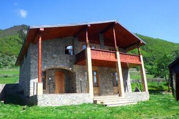 Hospedaria Old Mestia