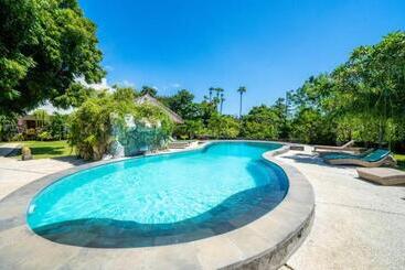 Hotel Bunga Laut Bungalow