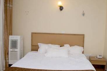 منتجع Santa Maria Hotel Entebbe