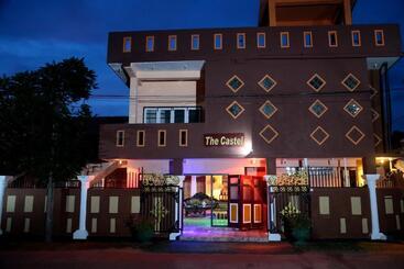 ツーリストアパートメント The Castle