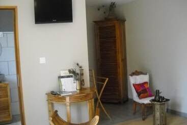 تختخواب و صبحانه Bois De Santal Chambre D Hôtes