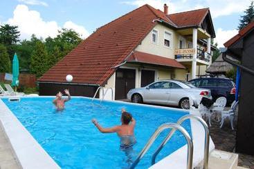 مبيت وإفطار See Vendégház   Siófok