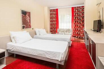 تختخواب و صبحانه Pelister Skopje