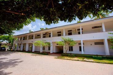 Hotel Rest House Hambantota