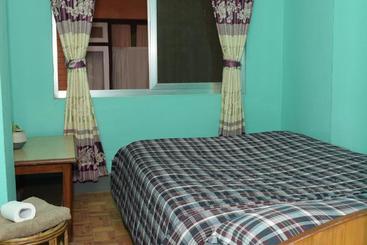 Отель Wanderlust