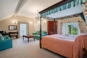 Castle Of Comfort Hotel & Restaurant