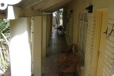 פנסיון Ladybrand Guest House