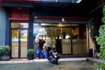 ホテル Reddoorz @ Palasari