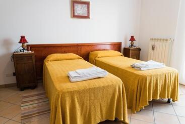 Aamiaismajoitus (B&B) Torre Ancinale