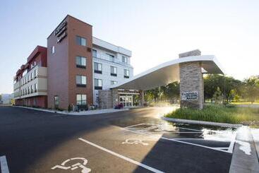 فندق Fairfield Inn & Suites By Marriott Detroit Lakes