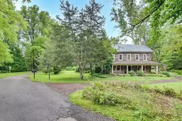 Steps To Delaware Canal: Enchanting Stone Cottage!