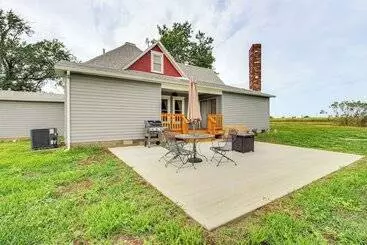 Mökkimajoitus Erie Farmhouse W/ Fire Pit + Grill: Pets Welcome!