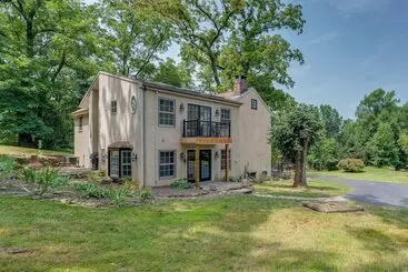 Mökkimajoitus Family Friendly Pottstown Home W/ On Site Pond!