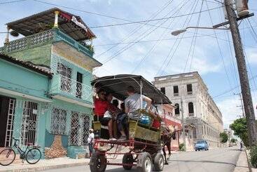 پانسیون Hostal La Familia