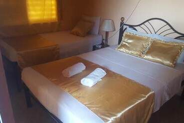 پانسیون Hostal Misleidy