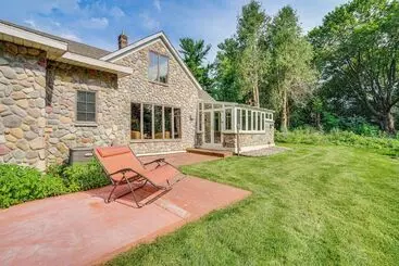 Picturesque Lake Elmo Cottage W/ Barn & Fire Pits!